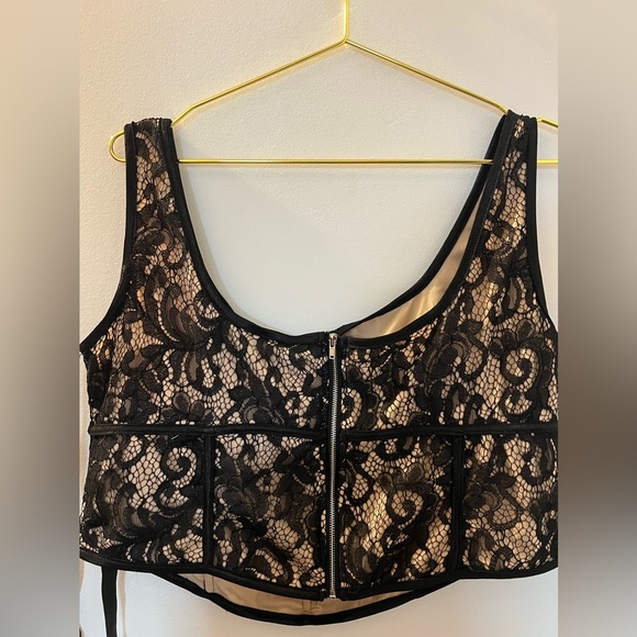 PrettyLittleThing Black Lace Pointed Bust Crop Top Corset - Picture 10 of 10